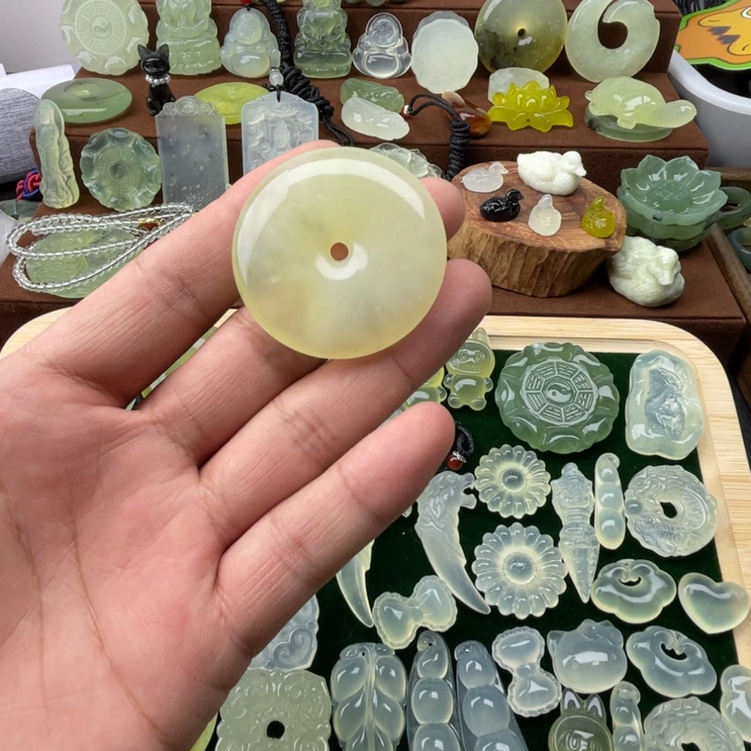 未镶嵌蛇纹石玉颈饰