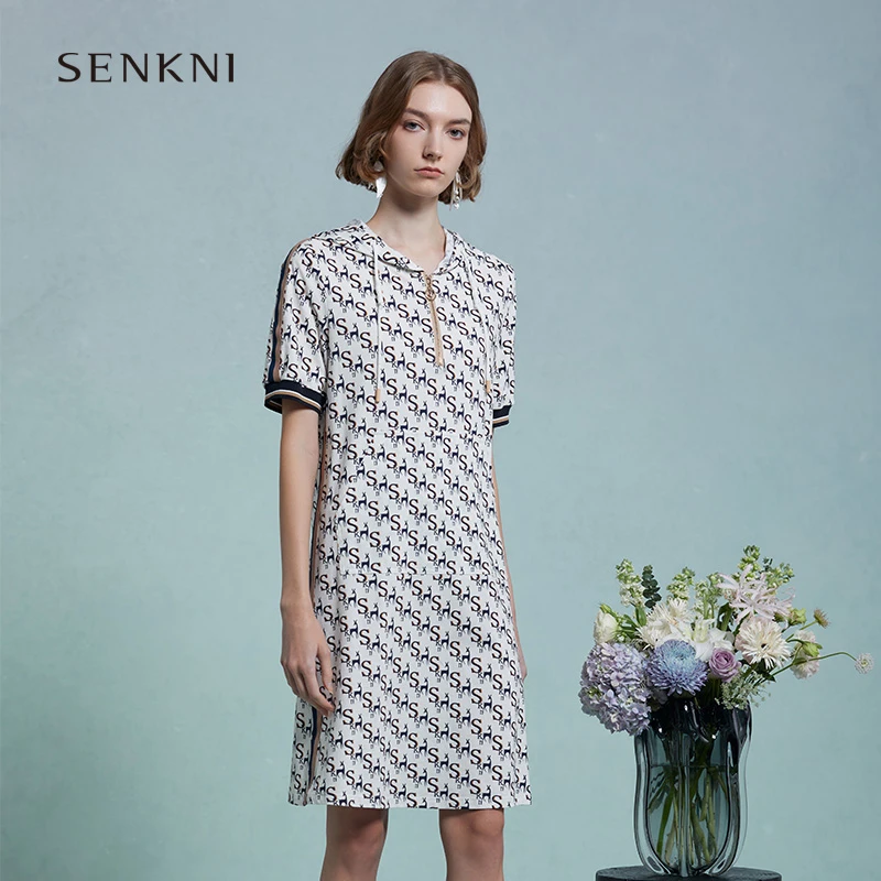 圣可尼休闲新运动风印花连衣裙新款短袖连帽直筒裙S161234ND