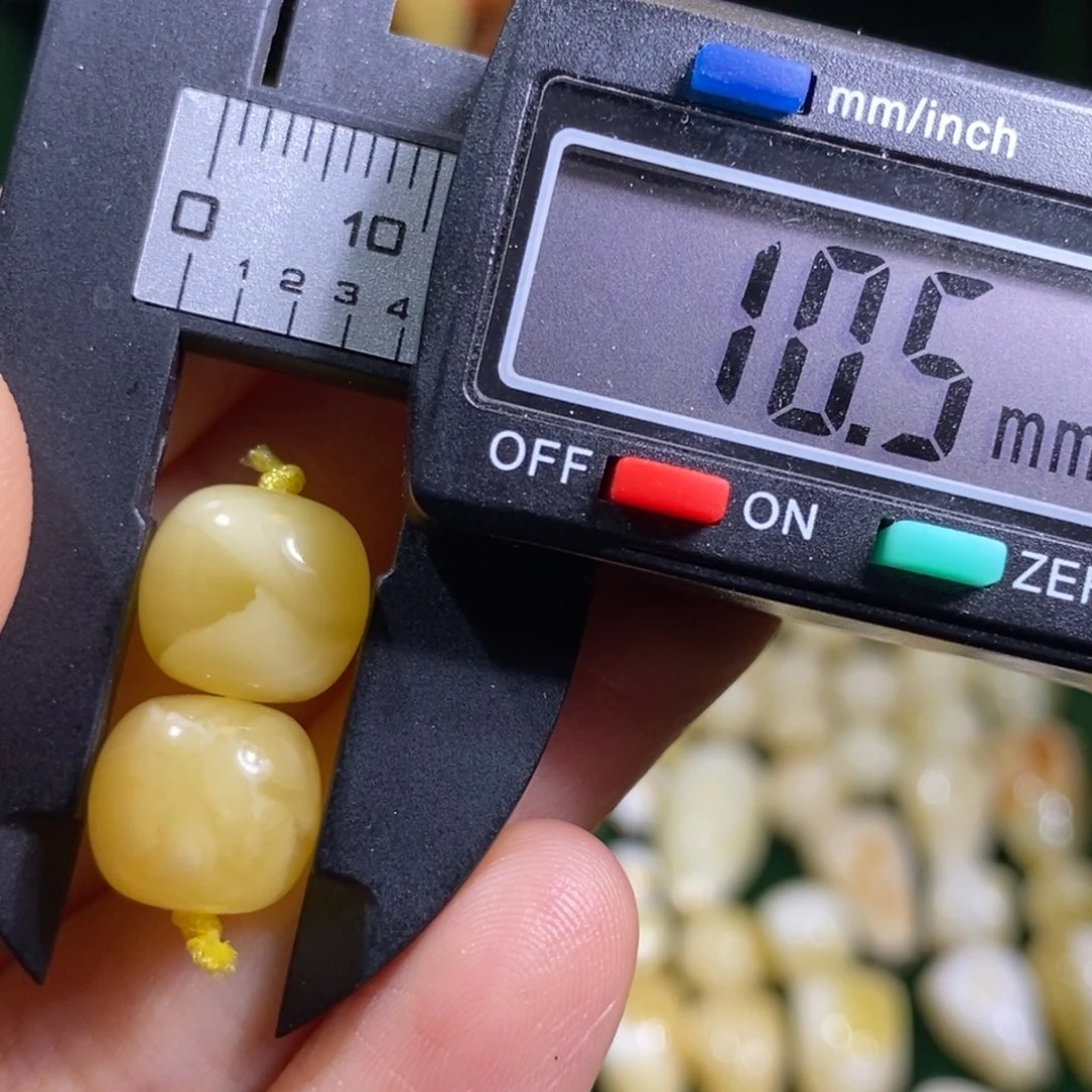 蜜蜡未镶嵌裸石配饰