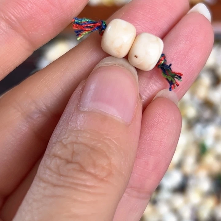 未镶嵌蜜蜡裸石8mm一对