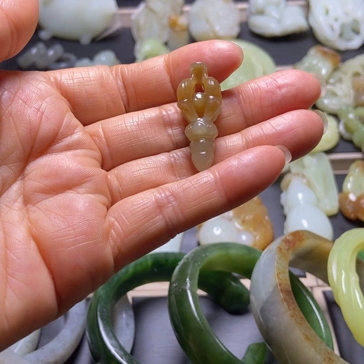 和田玉未镶嵌挂件