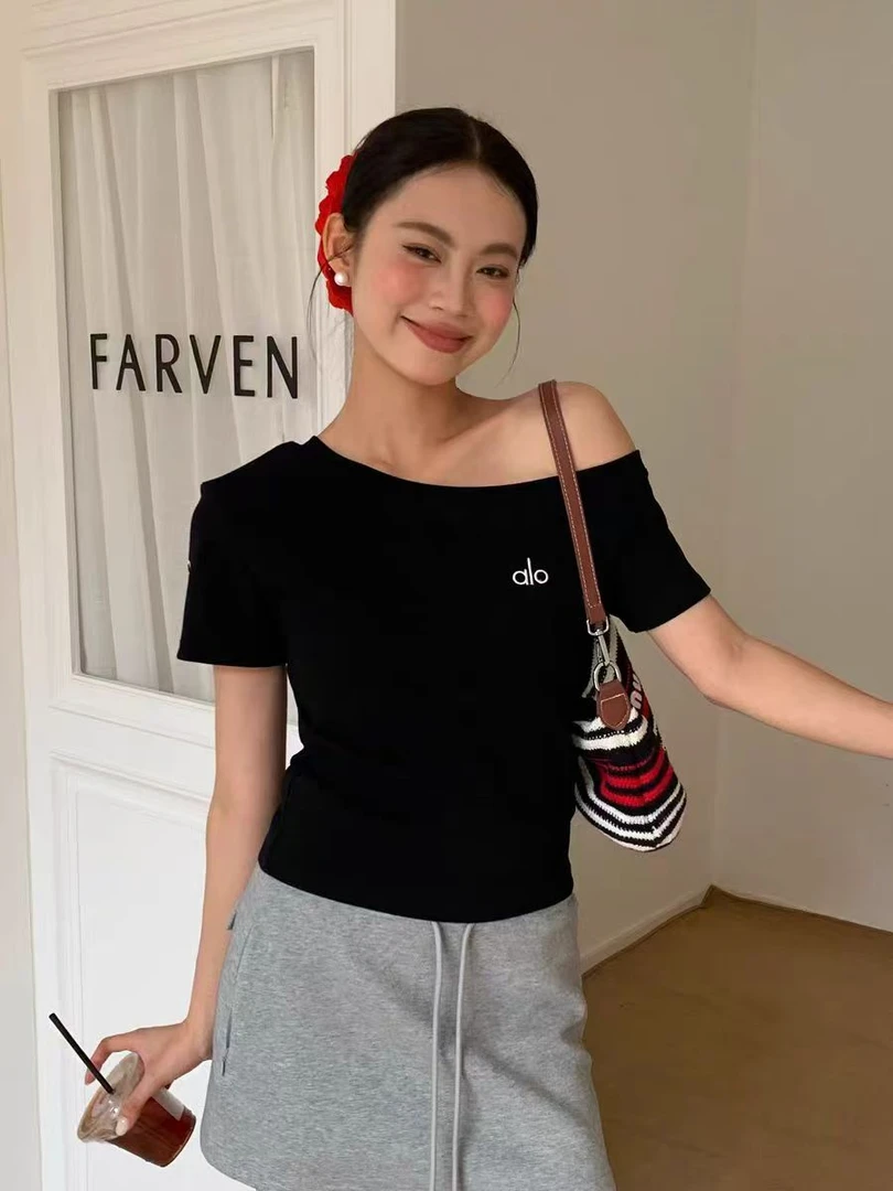 【哲妈女装】经典刺绣斜肩T恤6196