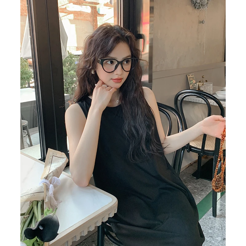 2025年夏季针织连衣裙褶裥露背裙气质通勤文艺优雅