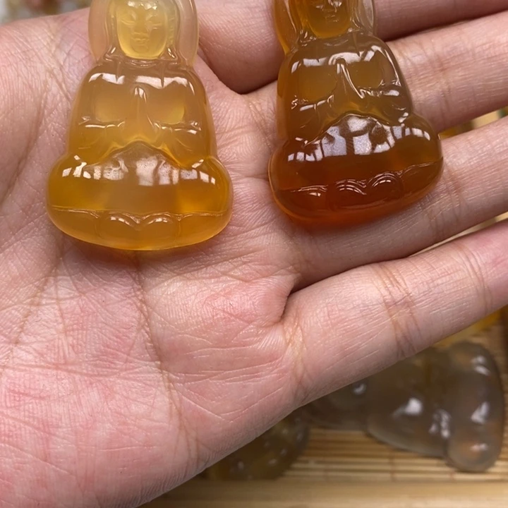 未镶嵌颈饰玛瑙/玉髓1个大吊坠，观音佛选其一
