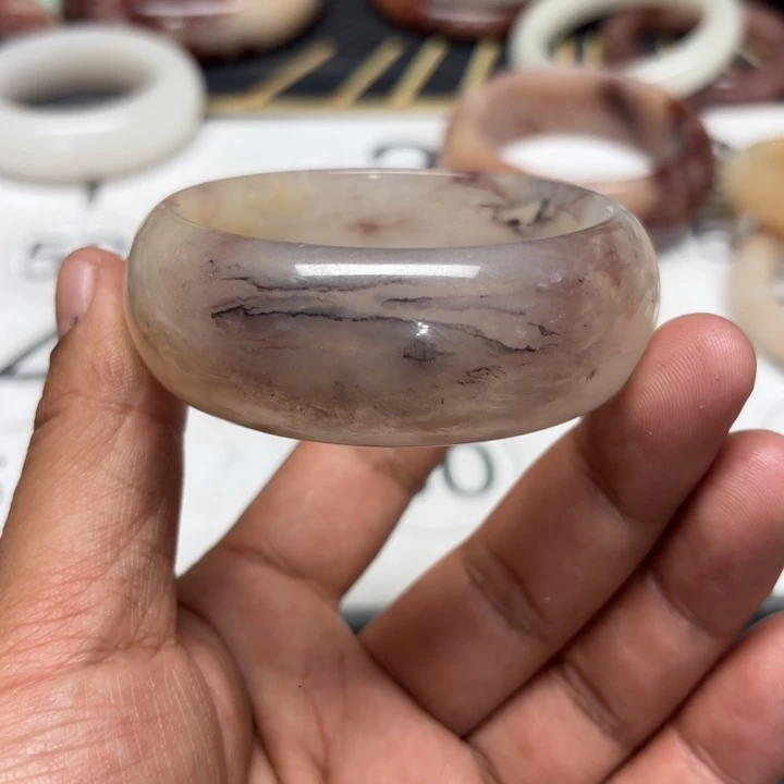 木****石英质玉未镶嵌手镯