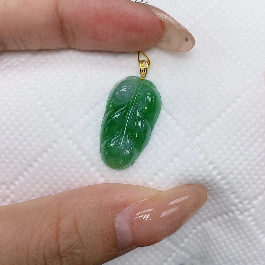 颈饰18K金镶嵌翡翠