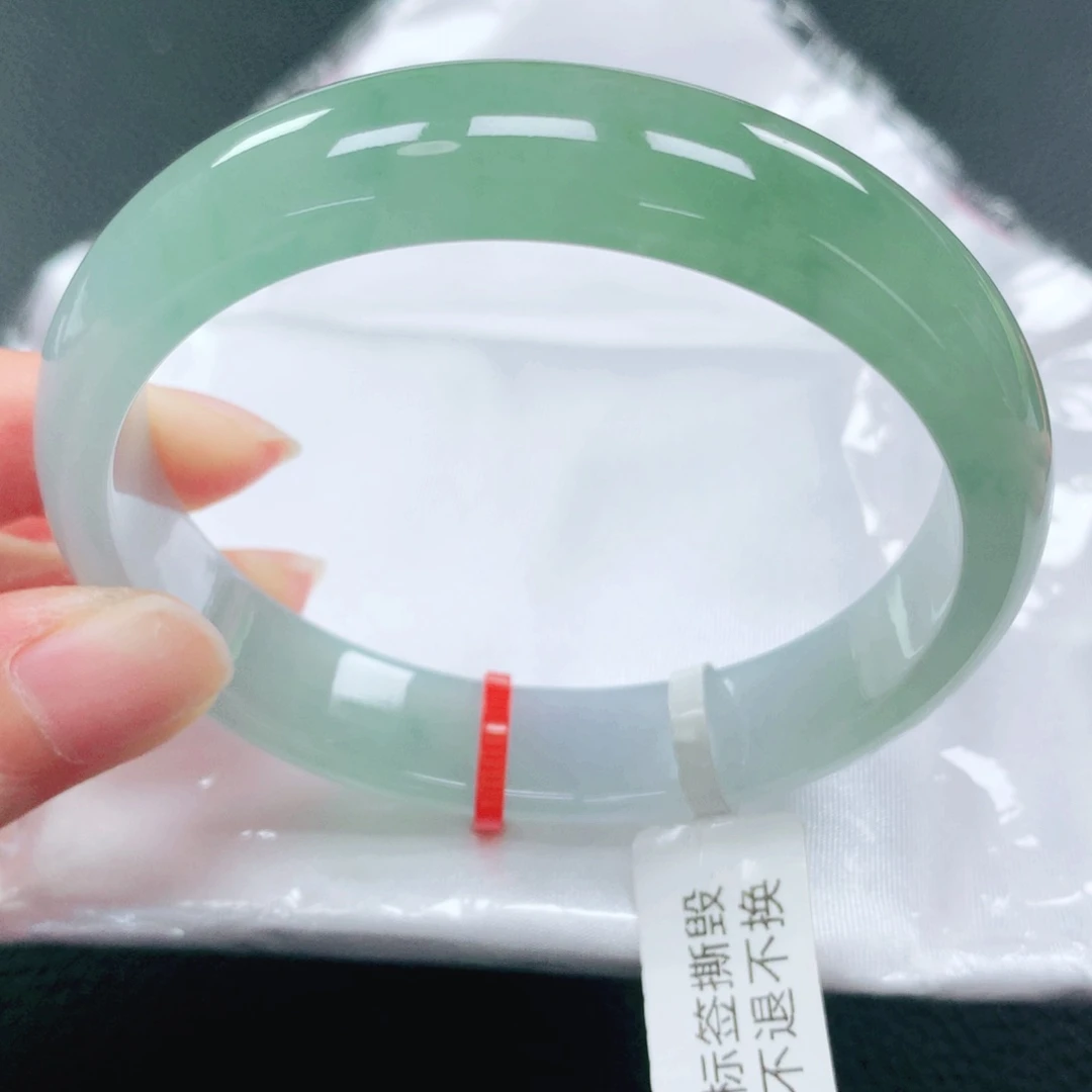 翡翠手镯未镶嵌59圈