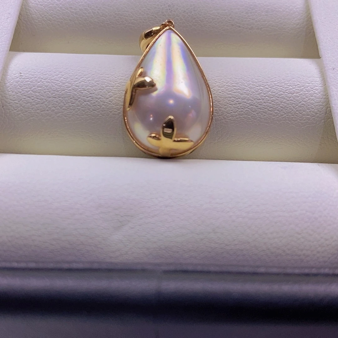 拼合珍珠（马贝珠）颈饰18K金镶嵌