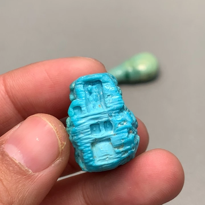 绿松石未镶嵌颈饰