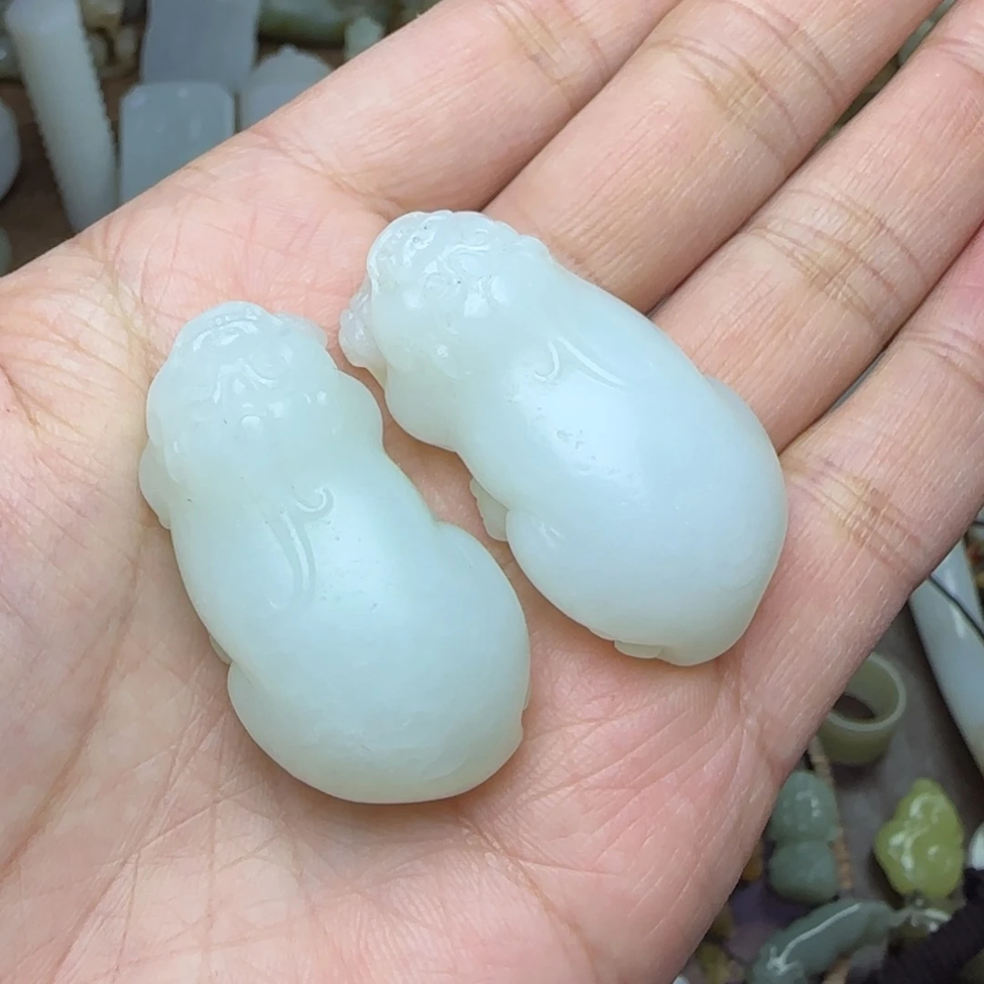 和田玉挂件未镶嵌一对貔貅俄料