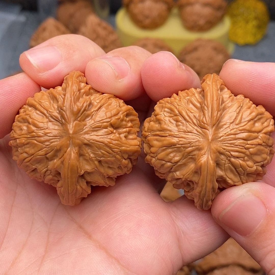 文玩核桃把件东**哥40全红皮磨