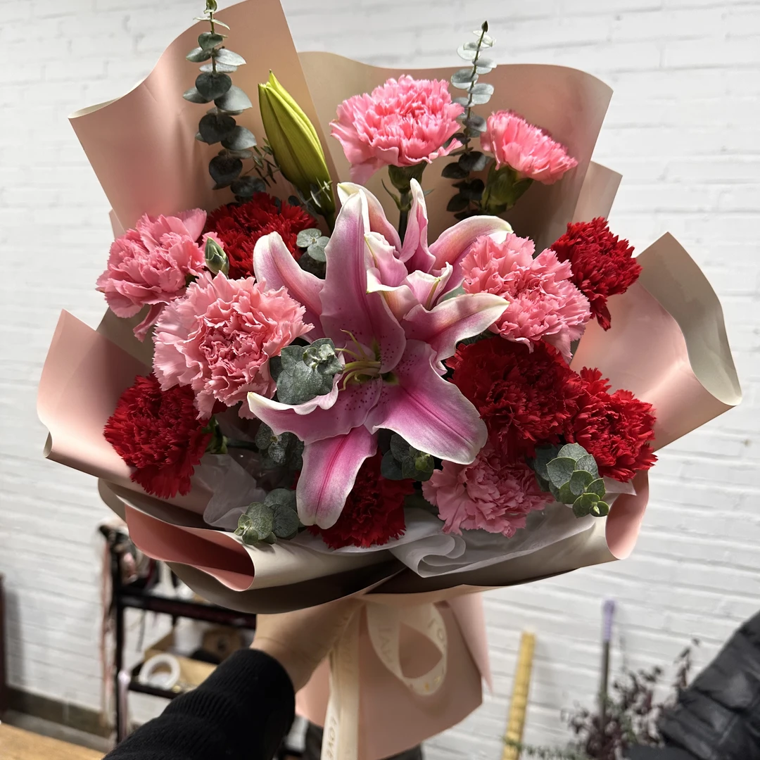 11枝混搭康乃馨加百合一支