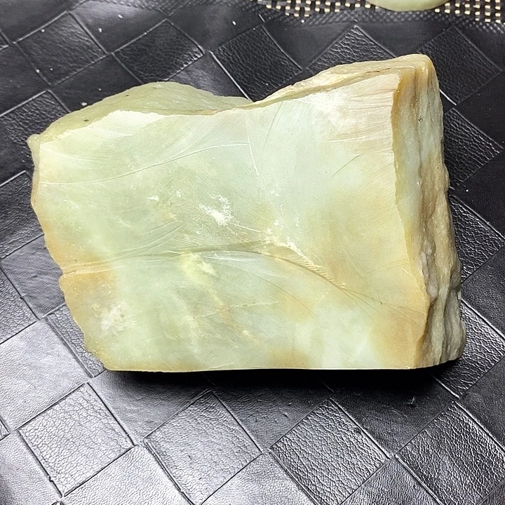 和田玉毛料未镶嵌狗**士
