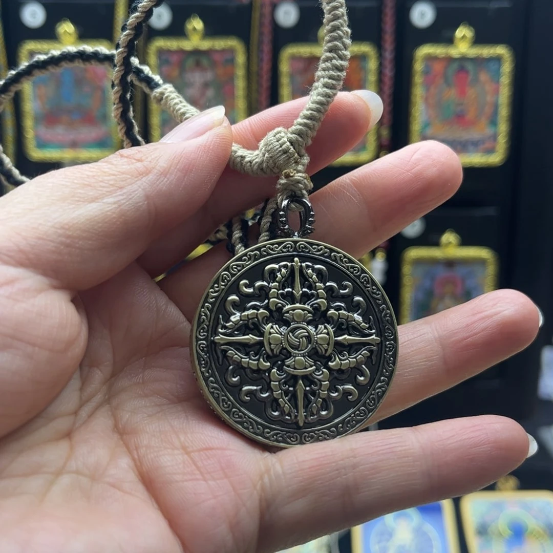 茉****r唐卡是在英国伦敦大学