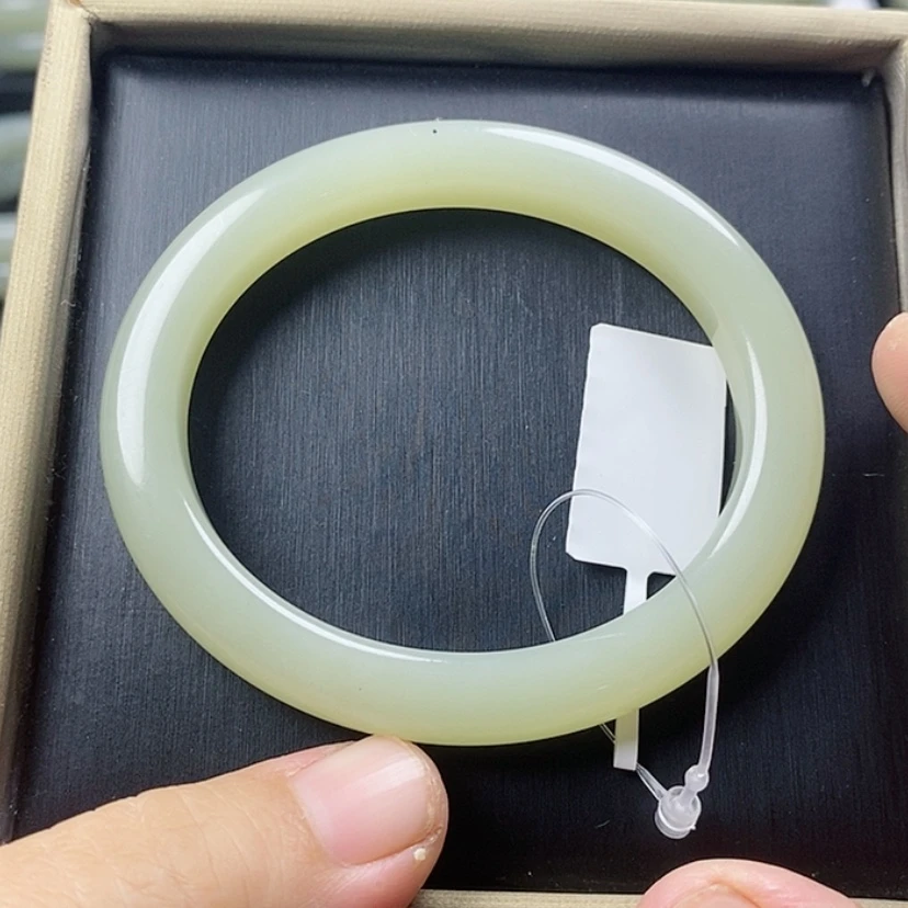 【闪购商品】未镶嵌手镯和田玉雅****5