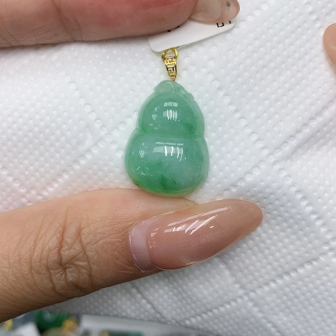 颈饰18K金镶嵌翡翠