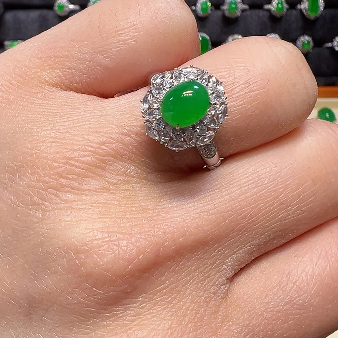 翡翠颈饰18K金镶嵌戒指