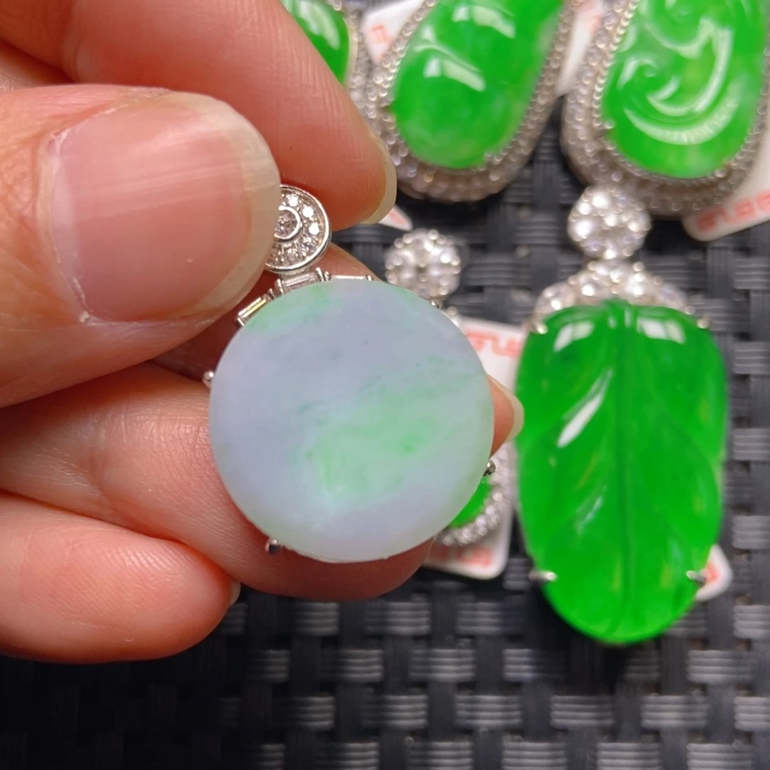 翡翠银S925镶嵌颈饰圆牌吊坠