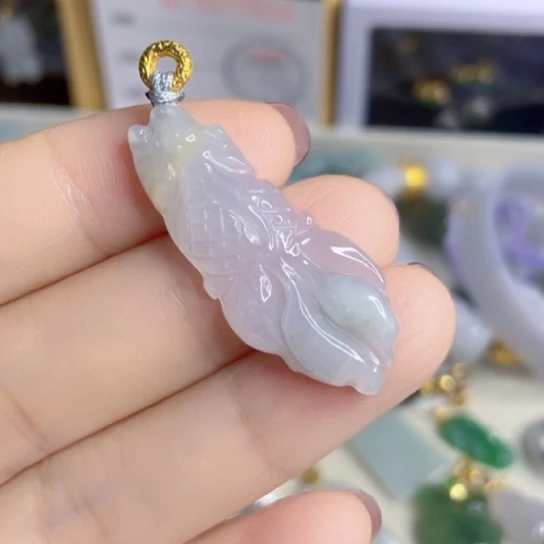 翡翠未镶嵌颈饰小冰鱼