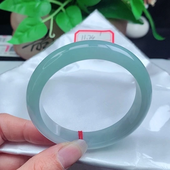 翡翠手镯未镶嵌       正圈57 天空蓝