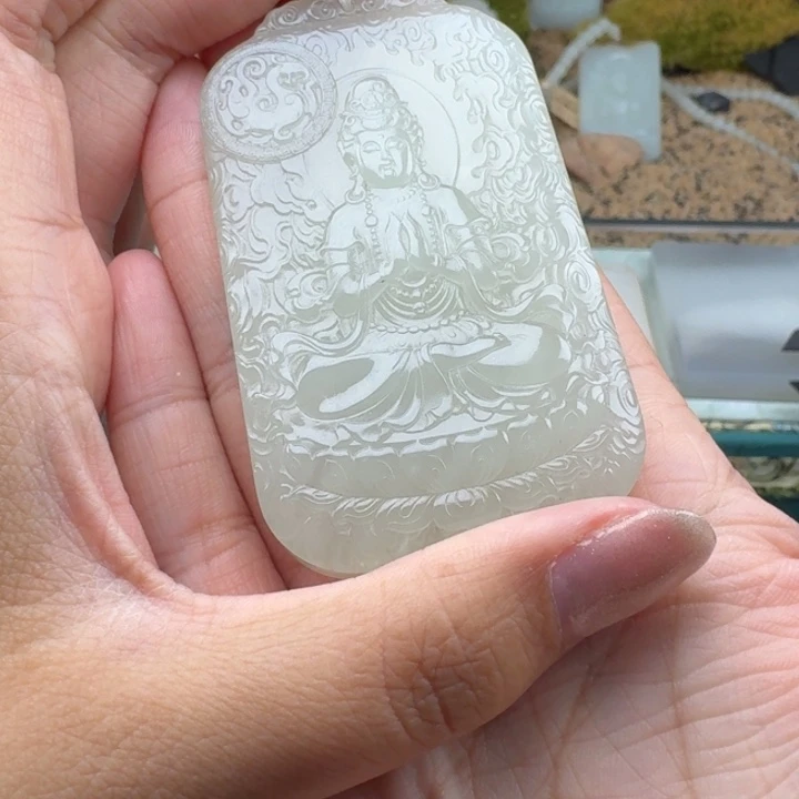 和田玉颈饰未镶嵌铁*