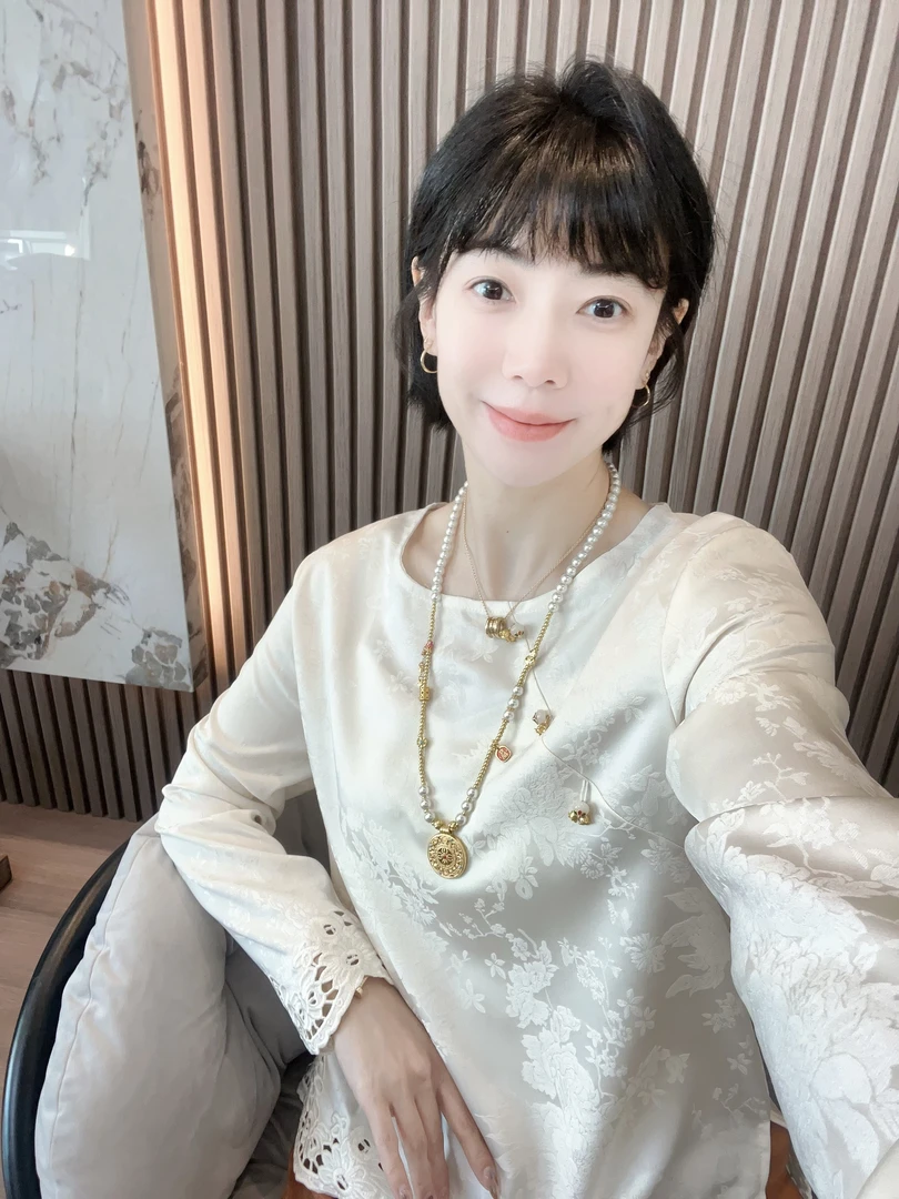 【月秀春款】新中式国风重工镂空钩花刺绣时尚气质女春季小衫上衣