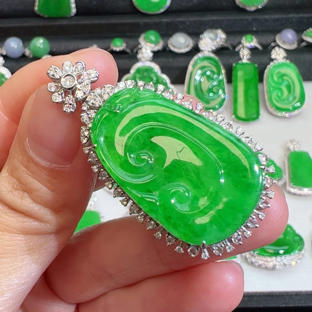 翡翠吊坠(不含链)18K金镶嵌