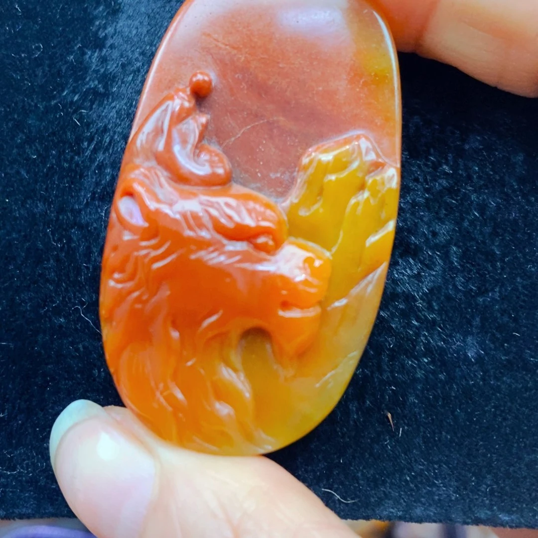 未镶嵌石英质玉（黄龙玉）颈饰