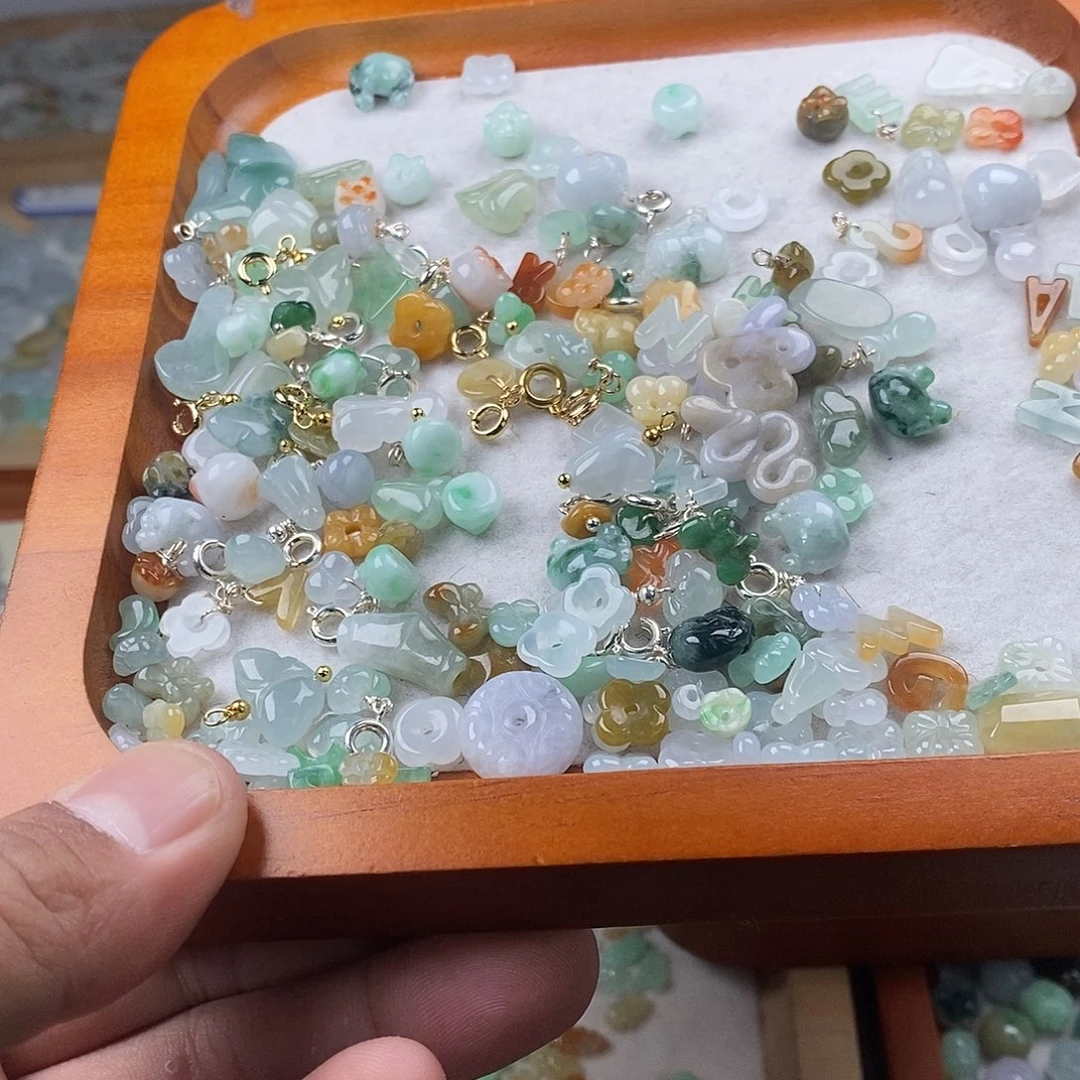 翡翠颈饰未镶嵌小提溜30一个