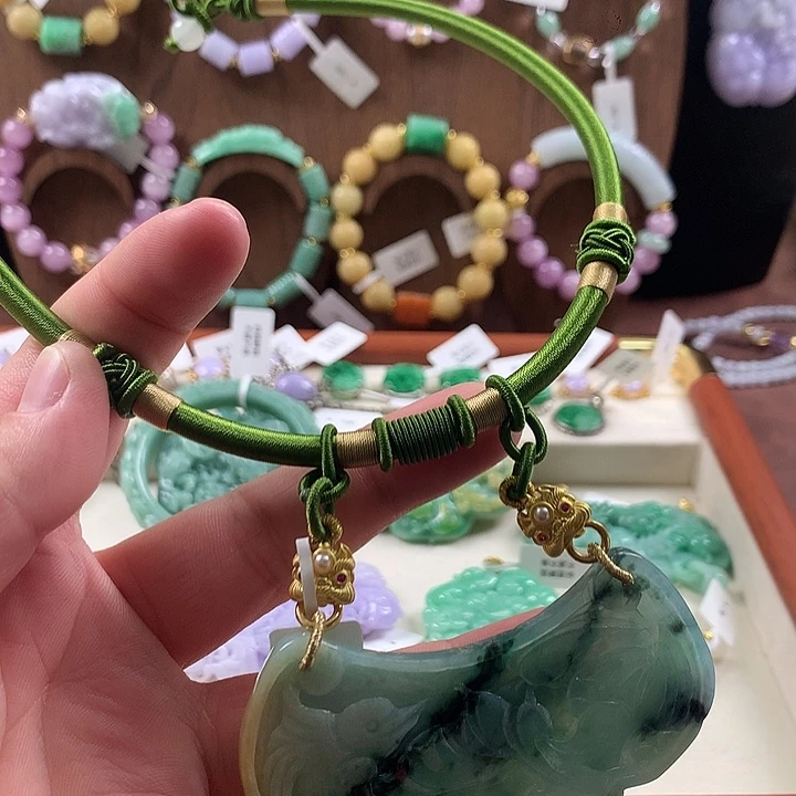 翡翠未镶嵌颈饰吊坠