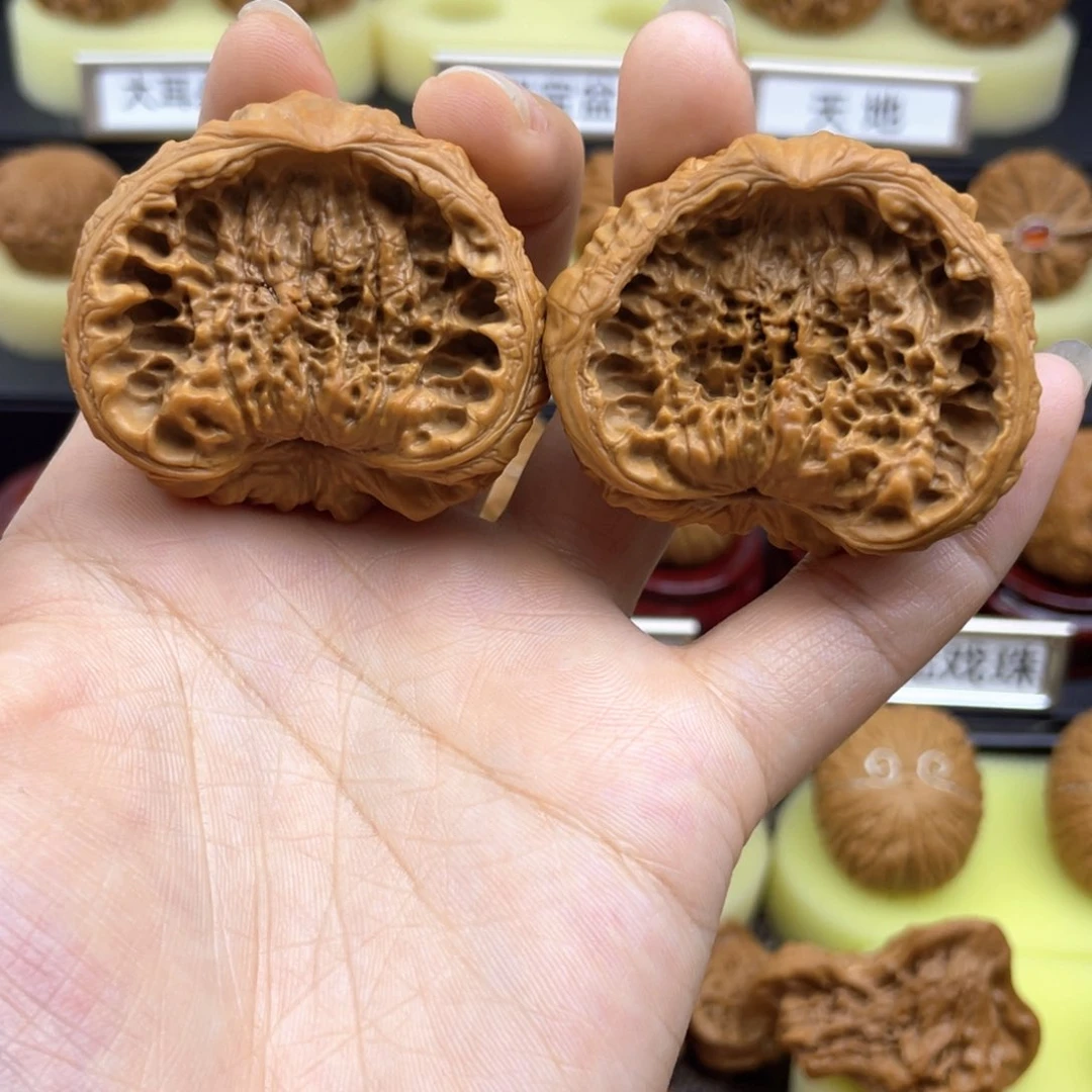 文玩核桃把件刺**生聚宝盆