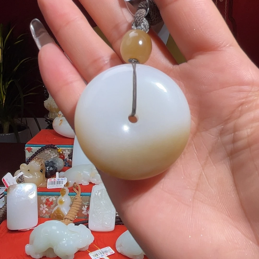 颈饰未镶嵌和田玉（糖玉）