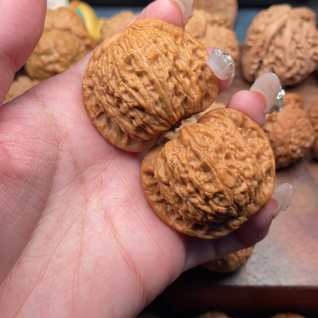 文玩核桃吊坠小*i全品白狮子42