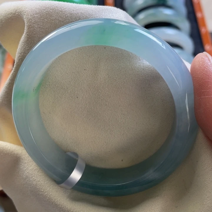 翡翠未镶嵌手镯缅甸翡翠