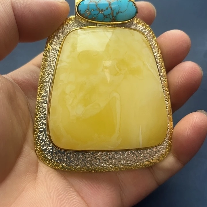 琥珀未镶嵌裸石吊坠