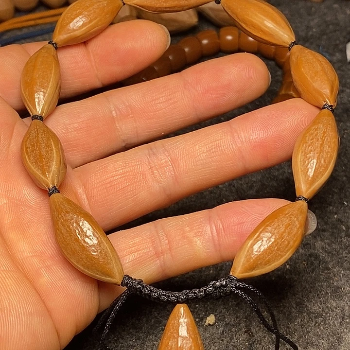 手串橄榄核1.1柳叶核5号