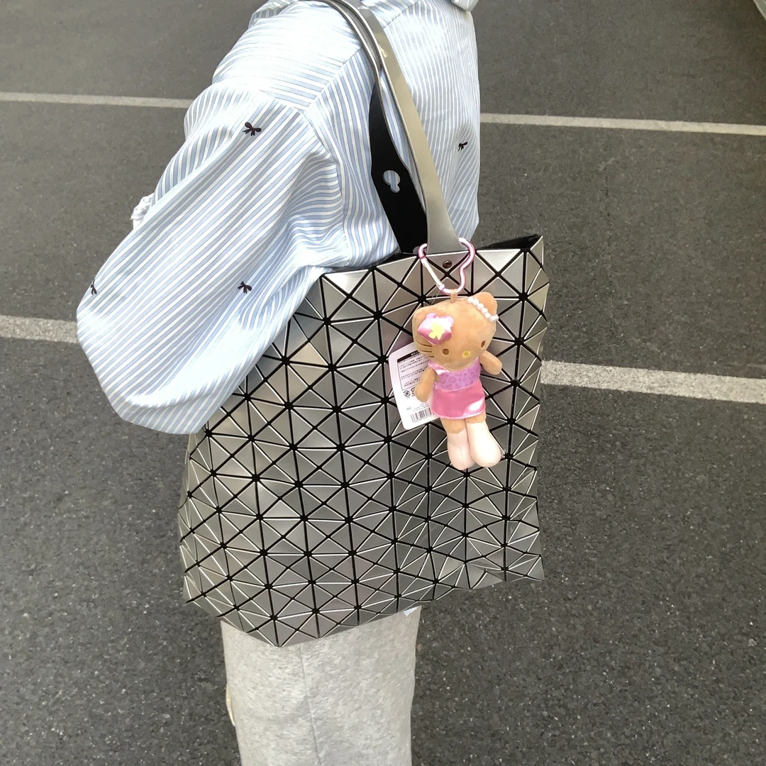 95新 Issey Miyake/三宅一生 银色大号托特单肩包