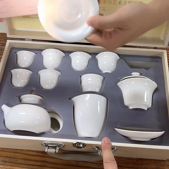 孤品茶具套装等。
