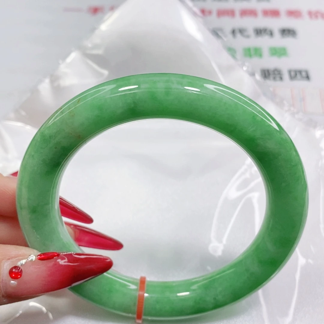 翡翠手镯未镶嵌55.6圈宠粉镯！