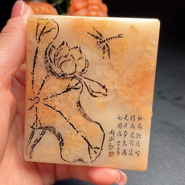 田黄石知***艾寿山石手把件牌子