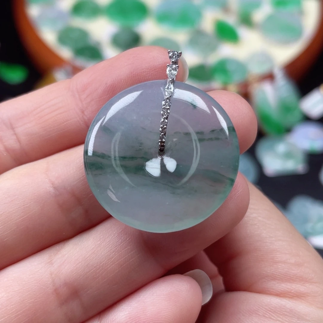 颈饰18K金镶嵌翡翠平安扣