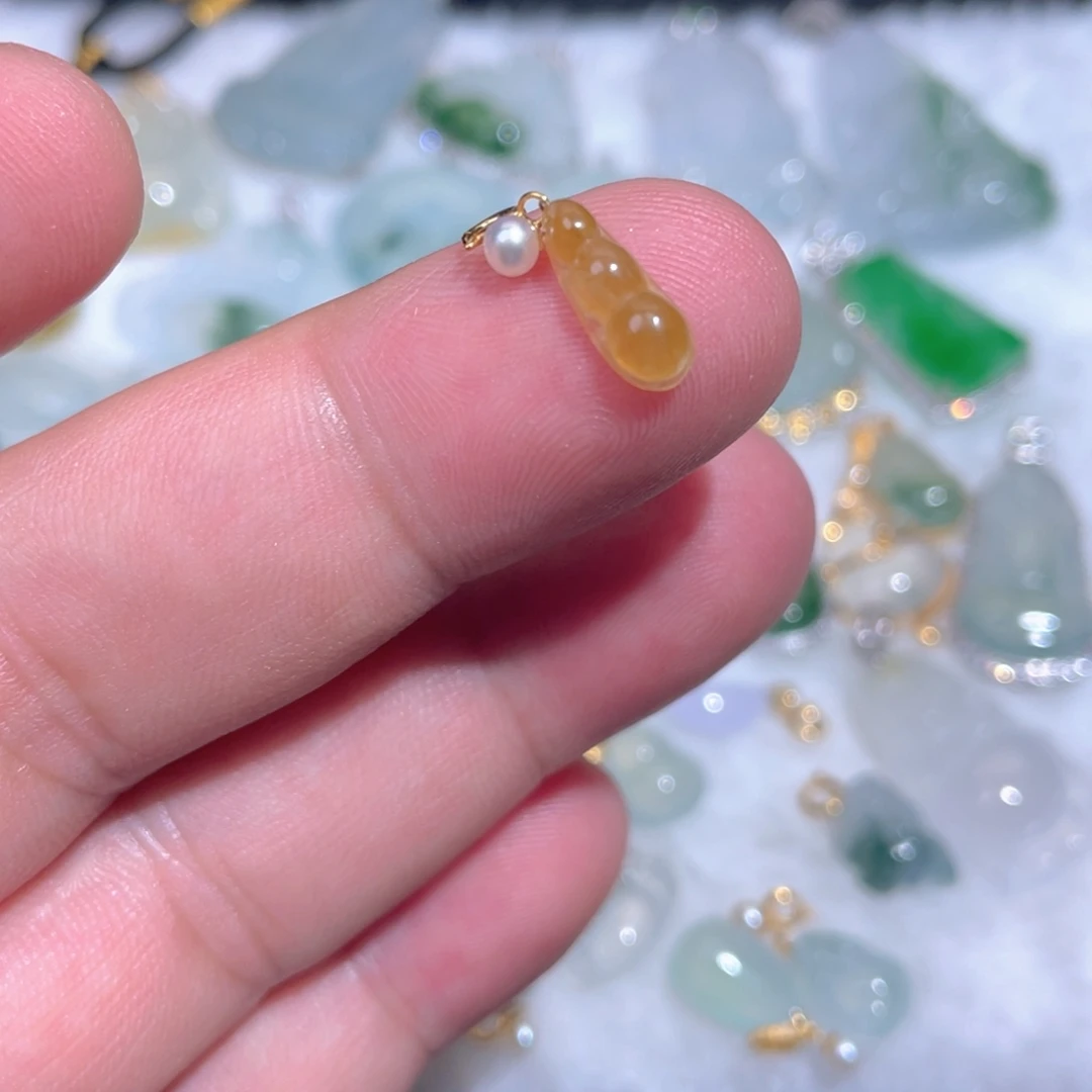 翡翠18K金镶嵌颈饰