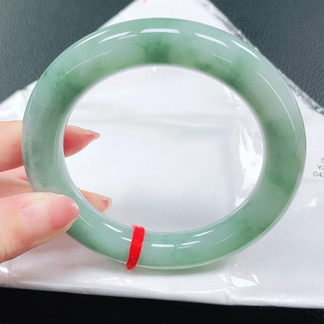 翡翠手镯未镶嵌58圈