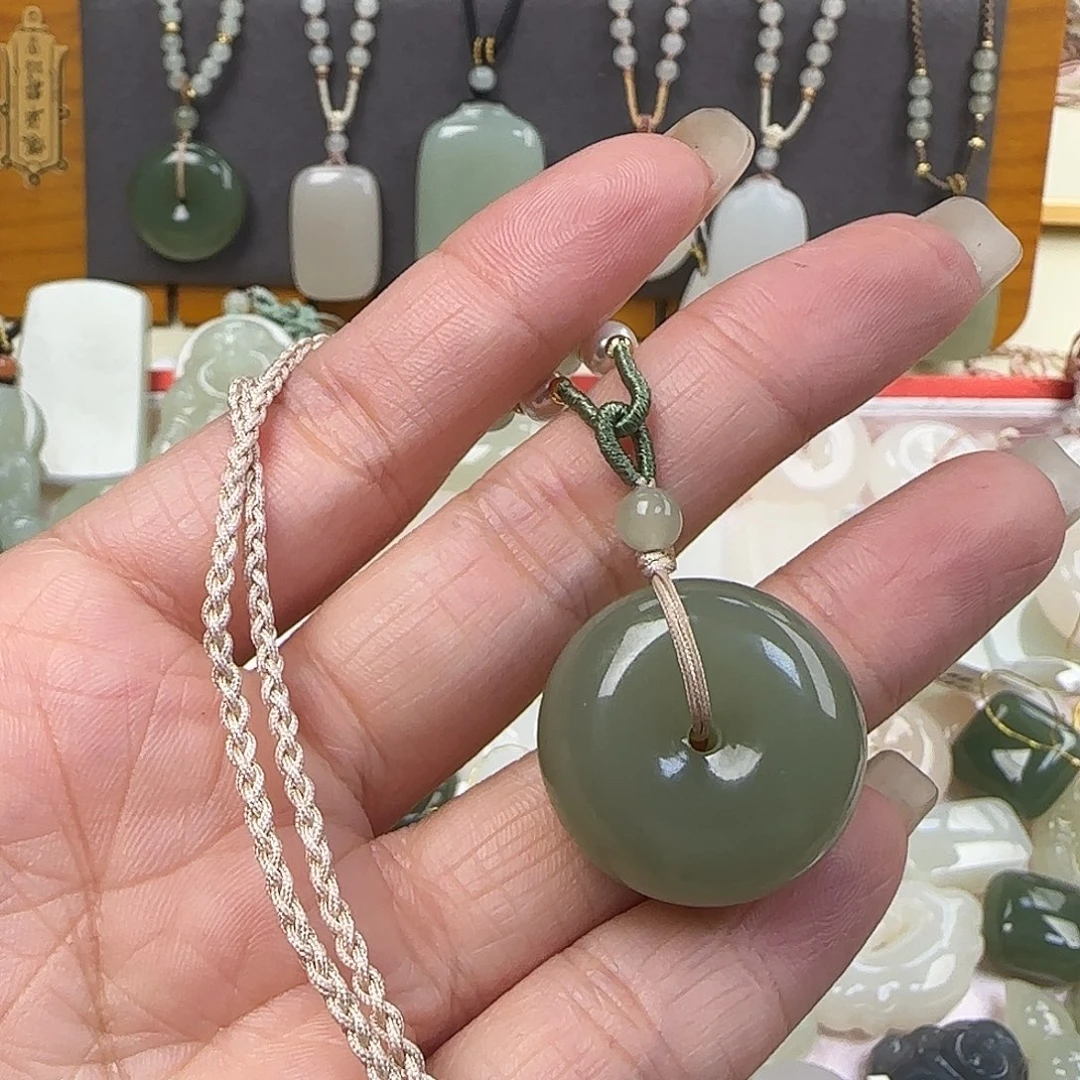 买***子和田玉未镶嵌颈饰