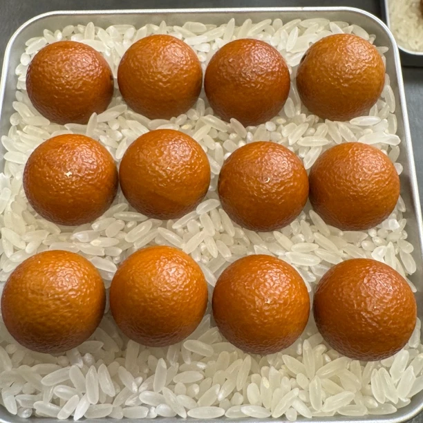 文玩手工苏工梅林橄榄核老料橘皮纹光珠手串