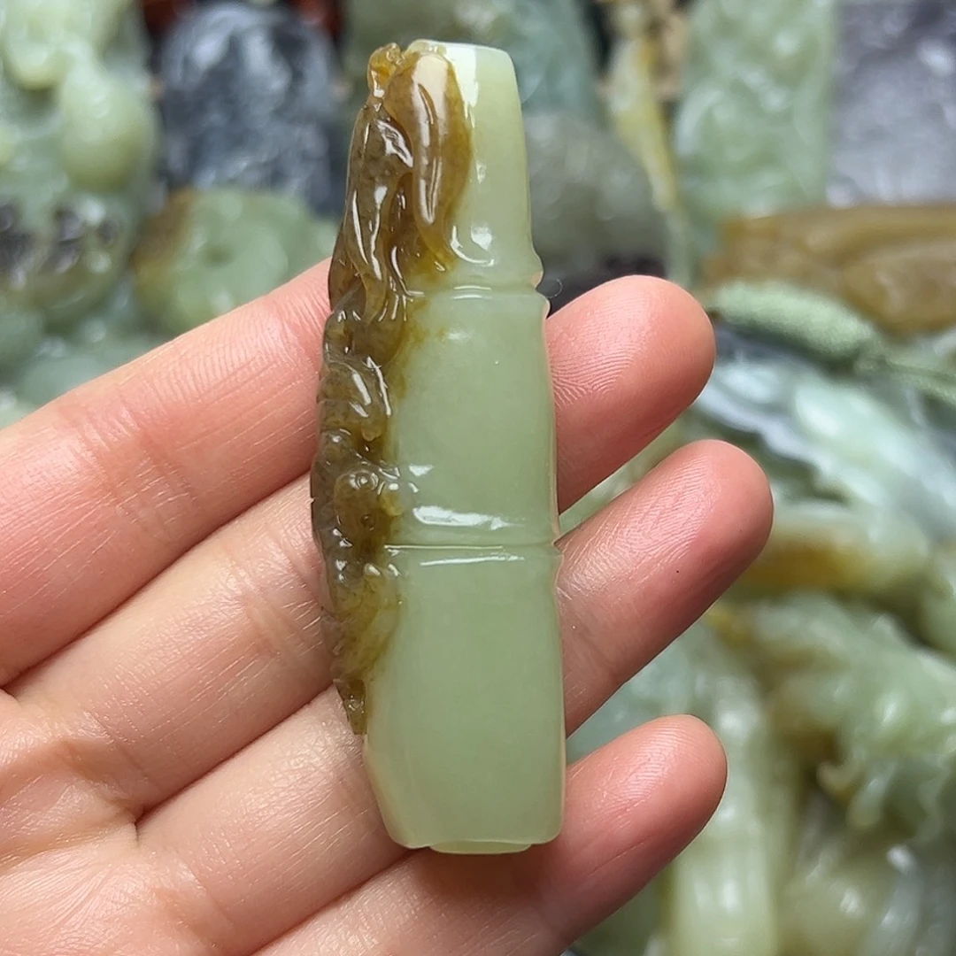 扬***️和田玉未镶嵌颈饰