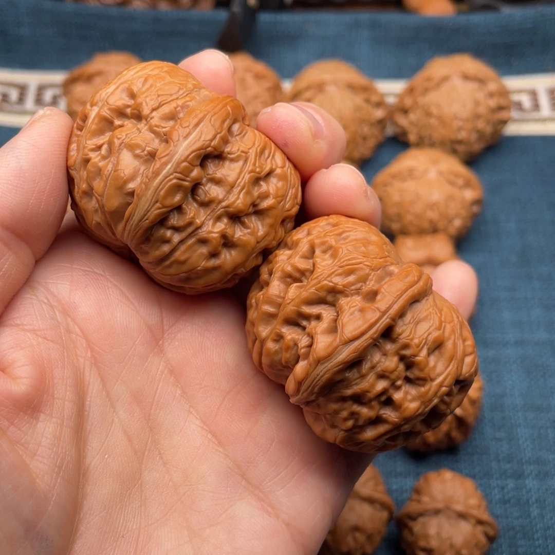 文玩核桃把件45红皮老树元宝