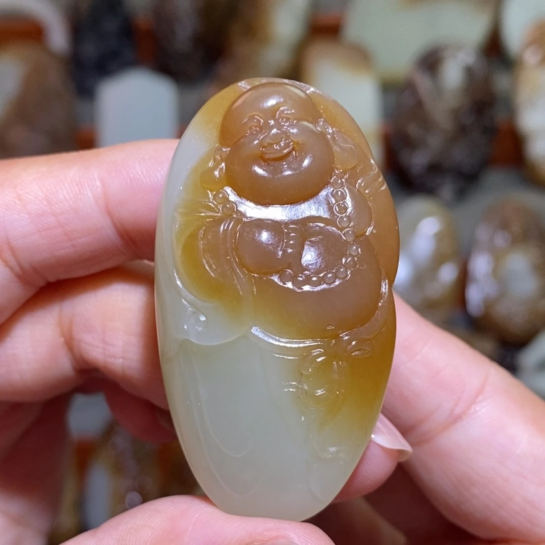 颈饰未镶嵌和田玉（糖玉）开心佛