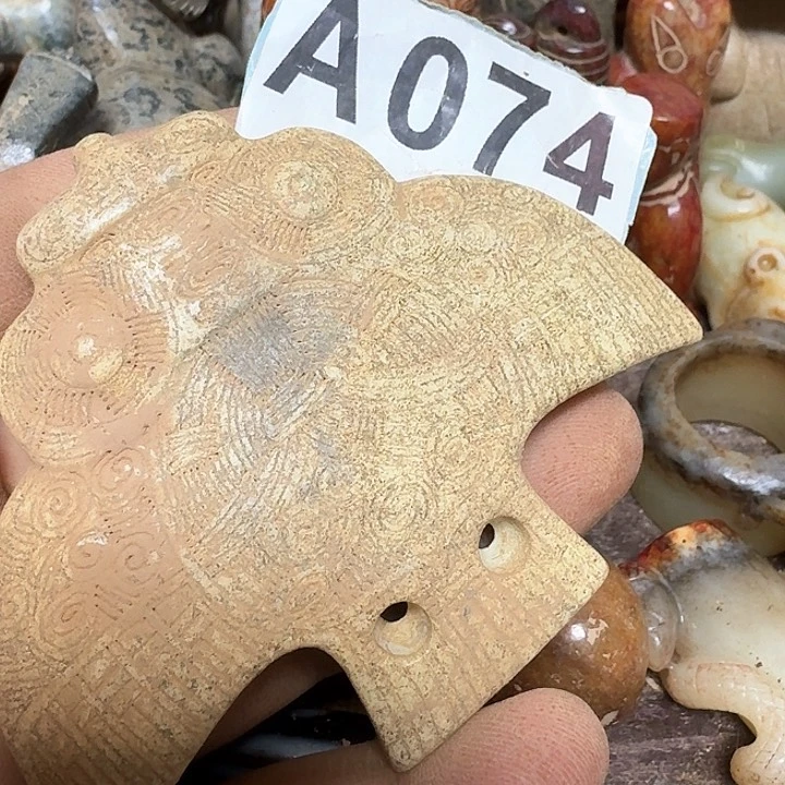 蛇纹石玉颈饰未镶嵌