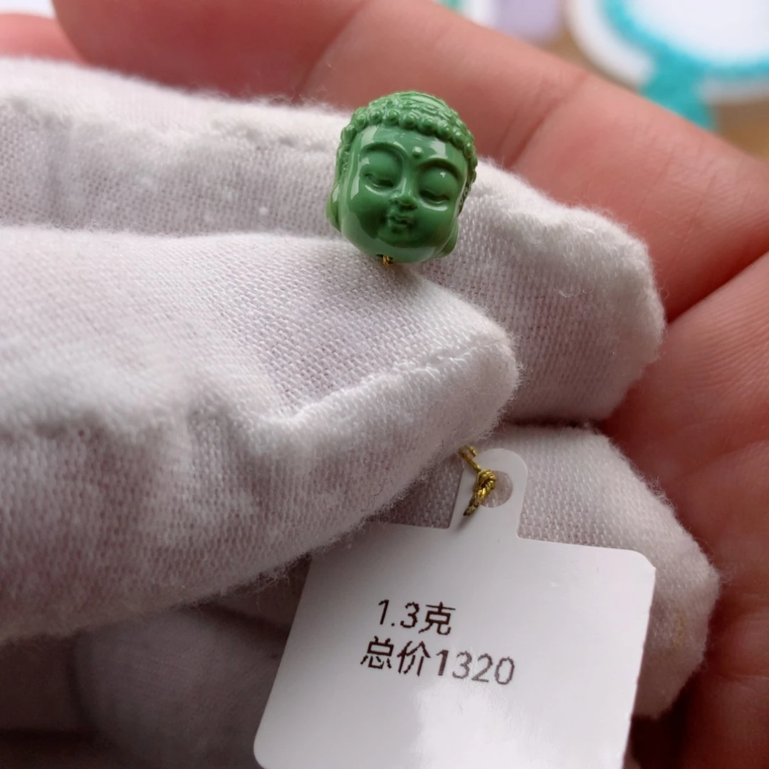 绿松石配饰未镶嵌